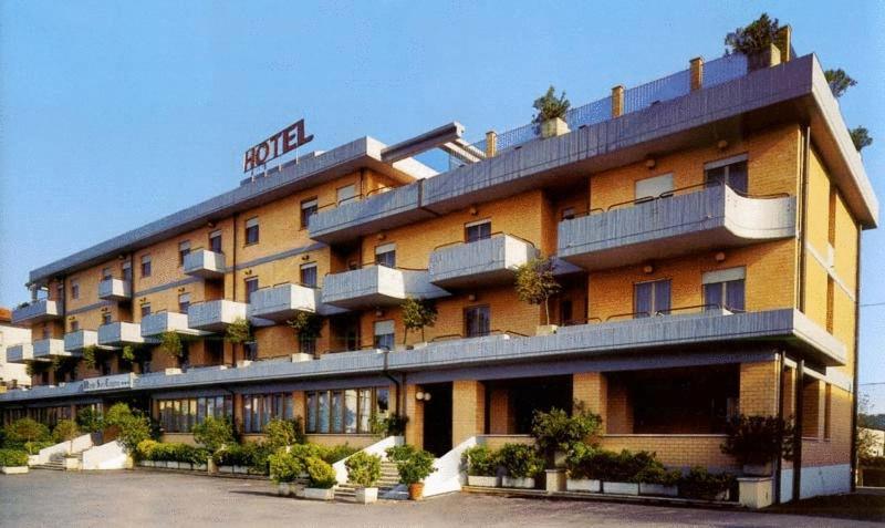 Hotel San Crispino Morrovalle Exterior foto